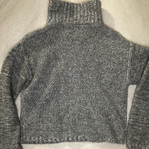 Universal Threads Half Zip Sweater - Picture 2 of 4